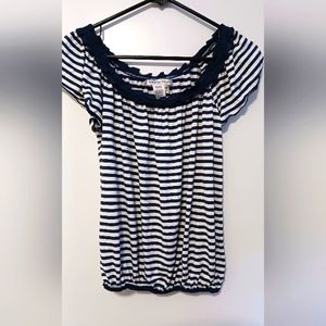 Max Studio Blue & White Ruffled Neck Blouse. Short Sleeve. Size XS.